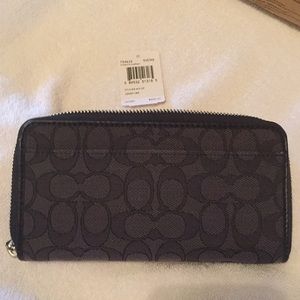 Coach wallet new, price tag inside wallet